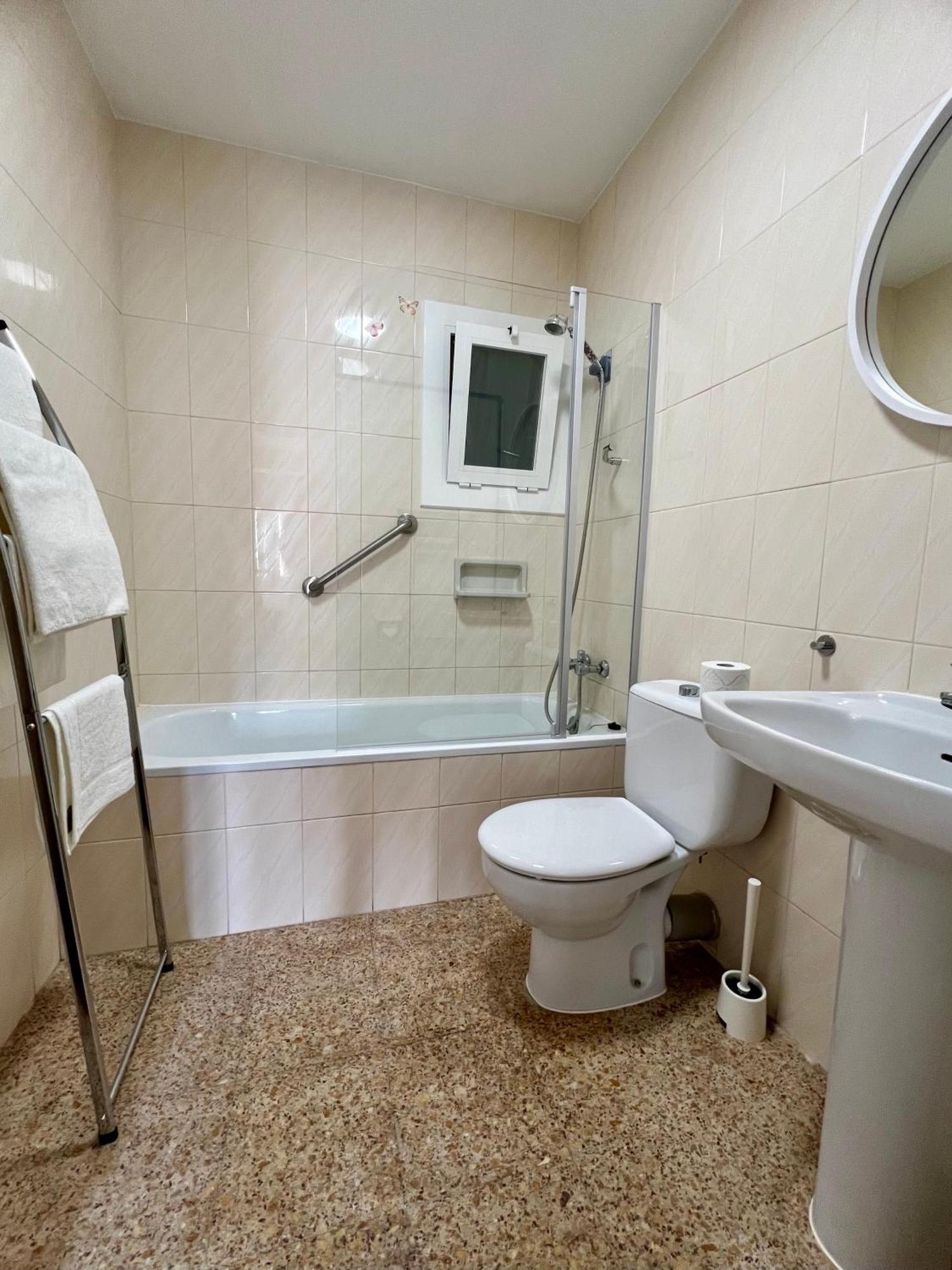 Escondite Central Con Terraza Compartida En La Azotea Roses Oda fotoğraf